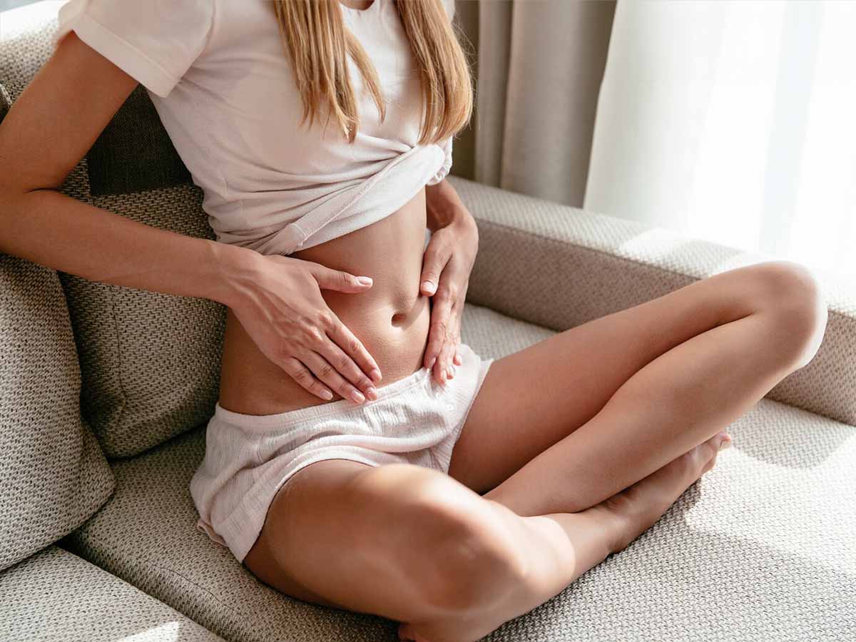 Persona con dolor por una obstrucción intestinal