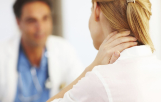 Paciente en consulta por dolor cervical
