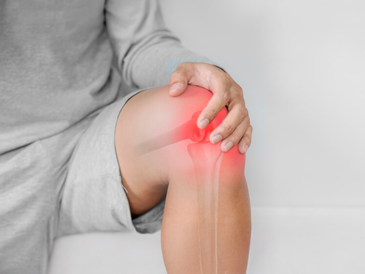 Persona con osteomielitis en la rodilla