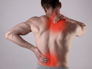Persona con una contractura muscular