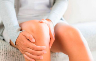 Mujer con reemplazo de rodilla
