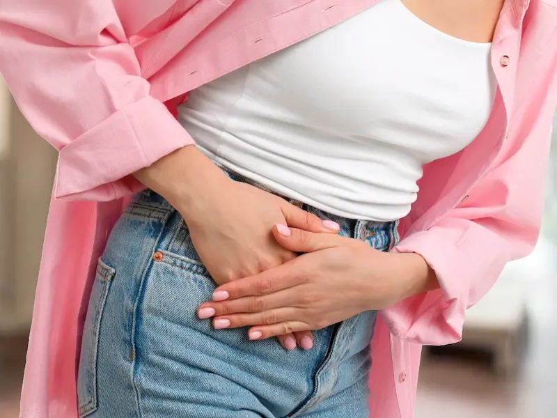 Mujer con síntomas de apendicitis