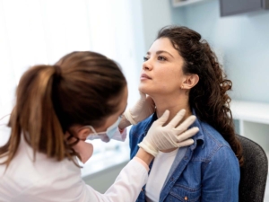 Chequeo médico por manchas en el cuello